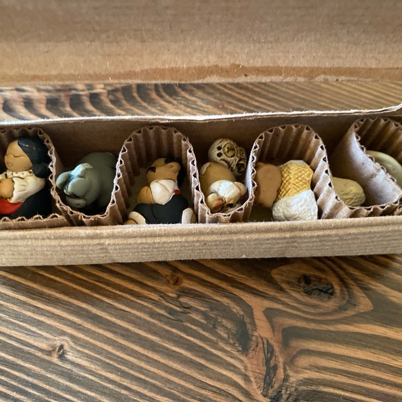 Peruvian Handmade Clay 9-Piece Mini Nativity Set 1" H Christmas Original Box - Picture 10 of 12